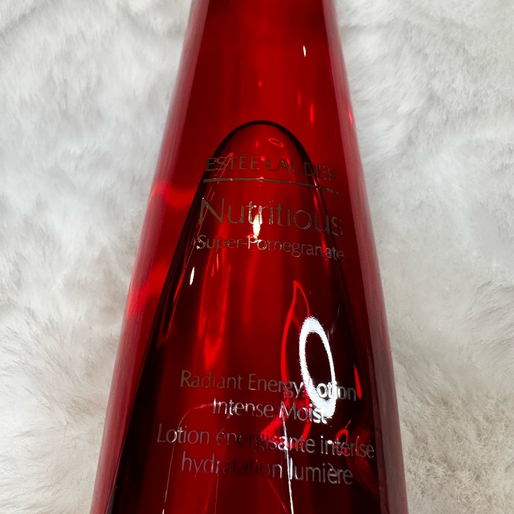 Estee Lauder Nutritious Radiant Energy Lotion - Vibrant Red - Picture 3 of 5
